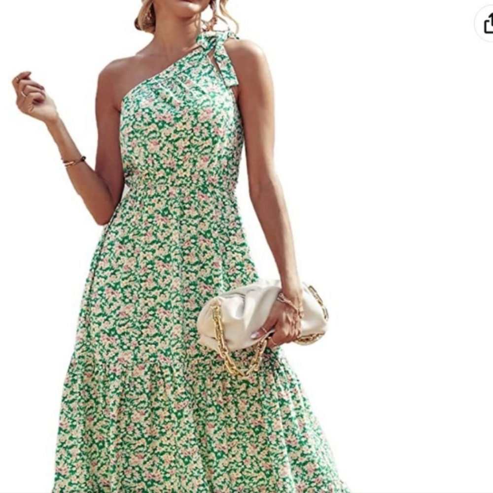 Pretty garden Floral One-Shoulder Green Maxi Dress - Picture 2 of 11
